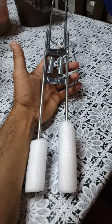The chrome steel holder held in hand
